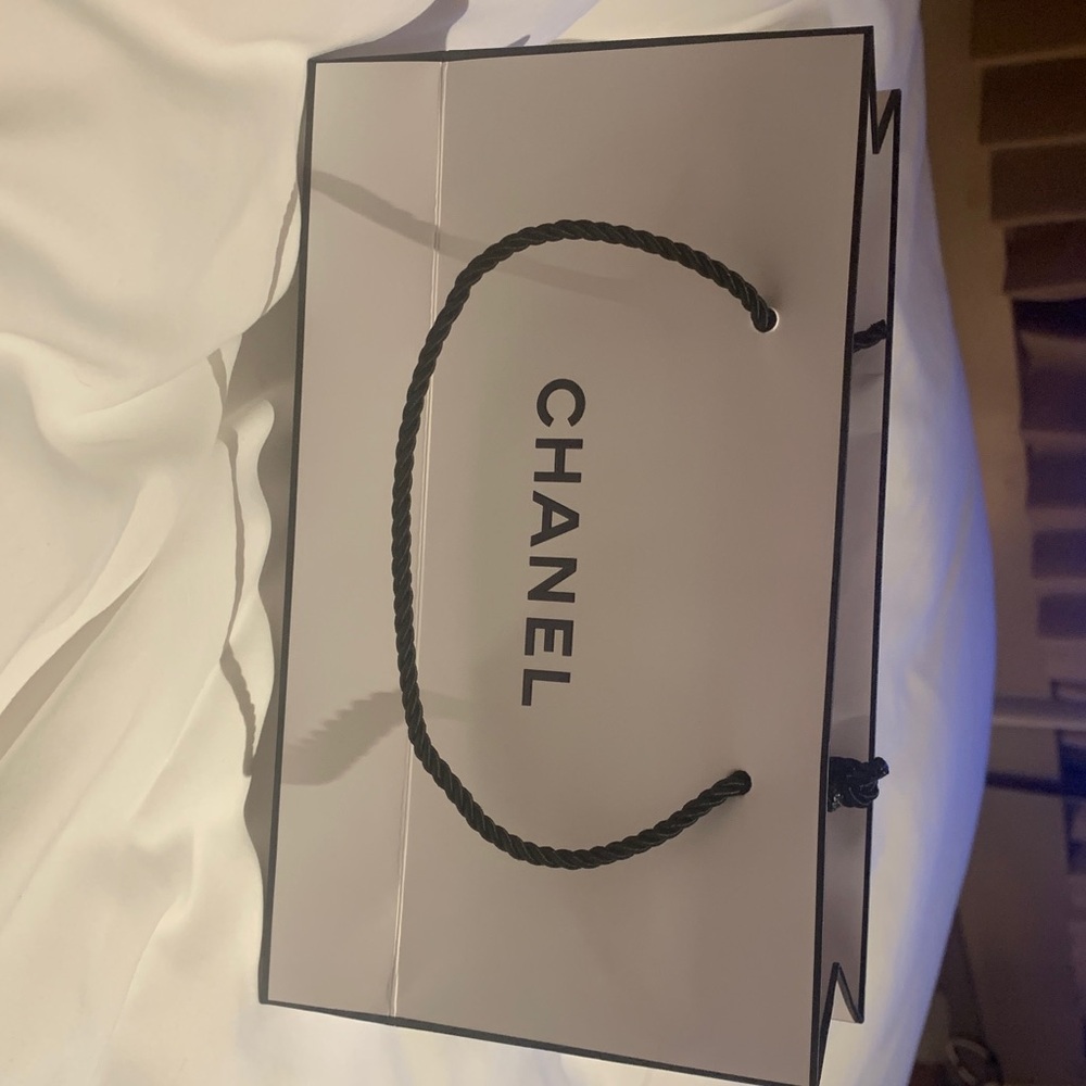 Authentic rare,collectible CHANEL White and Black Shopping Bag,textured handles